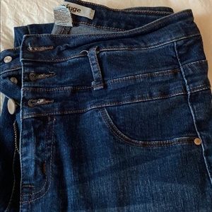 Worn once smoke free home